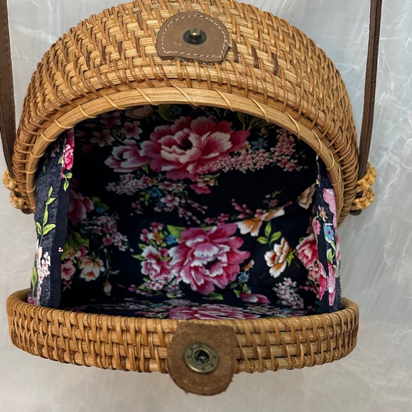 Woven Round Straw Crossbody Bag - Brown like new - Picture 2 of 8